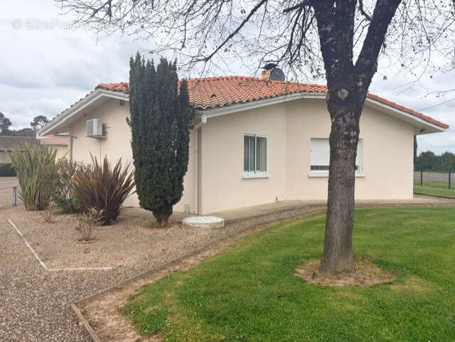 Maison à YGOS-SAINT-SATURNIN