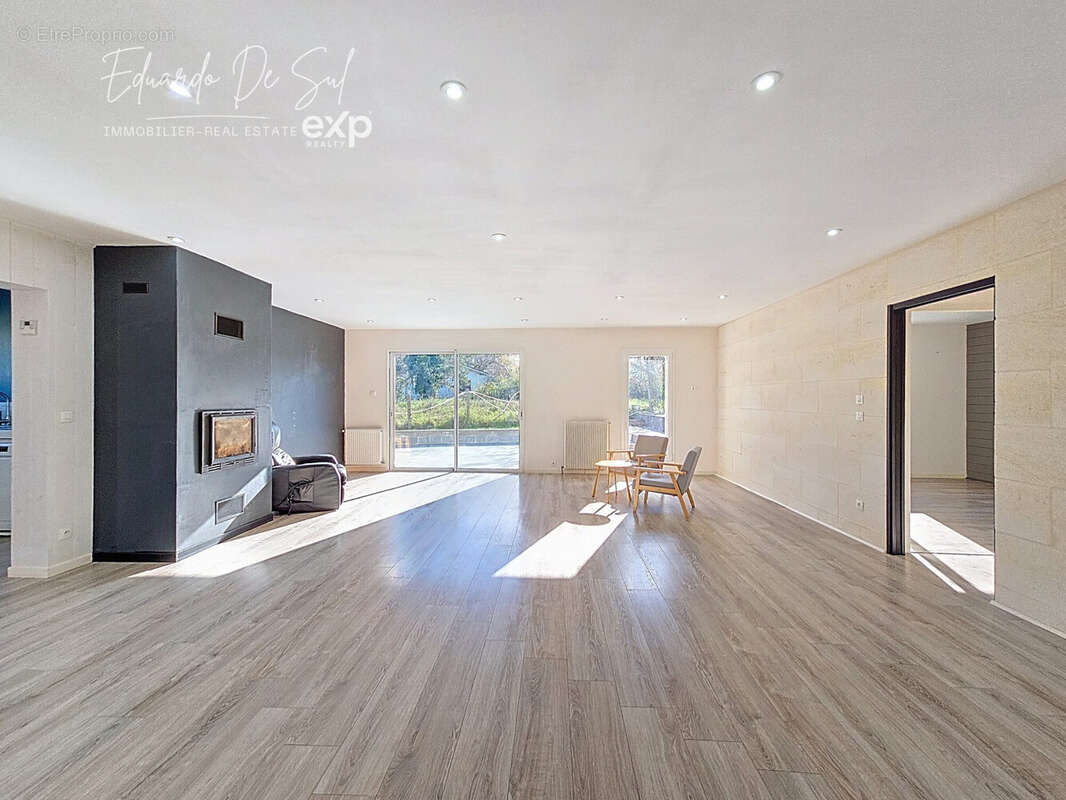 Maison 161 m² à Galgon  - photo 7