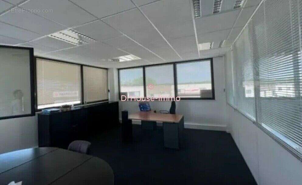 Commerce 76 m² à Cailloux-Sur-Fontaines  - photo 6