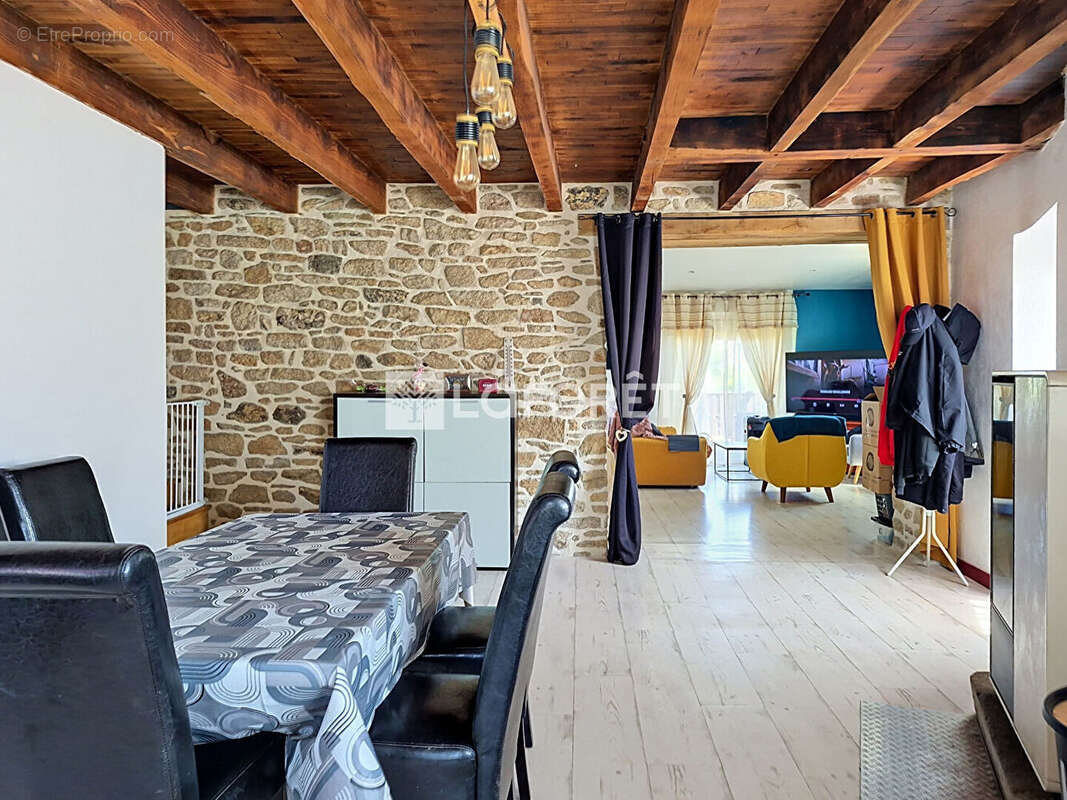 Maison à GUILLAC