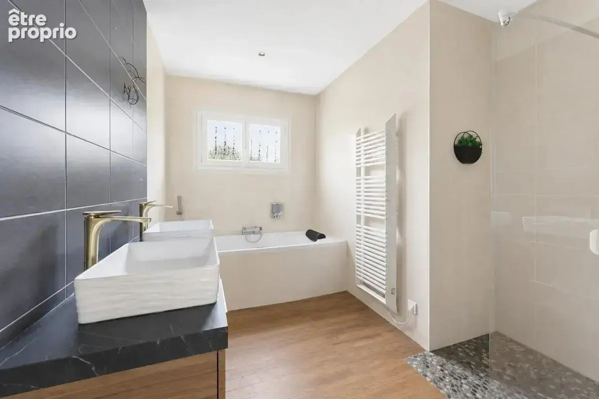 Maison de 6 pièces de 142 m² à Sallebœuf - photo 13