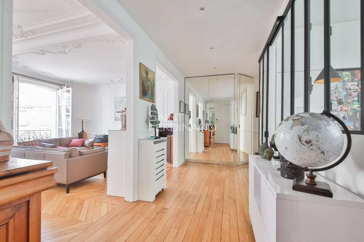 Appartement à PARIS-17E