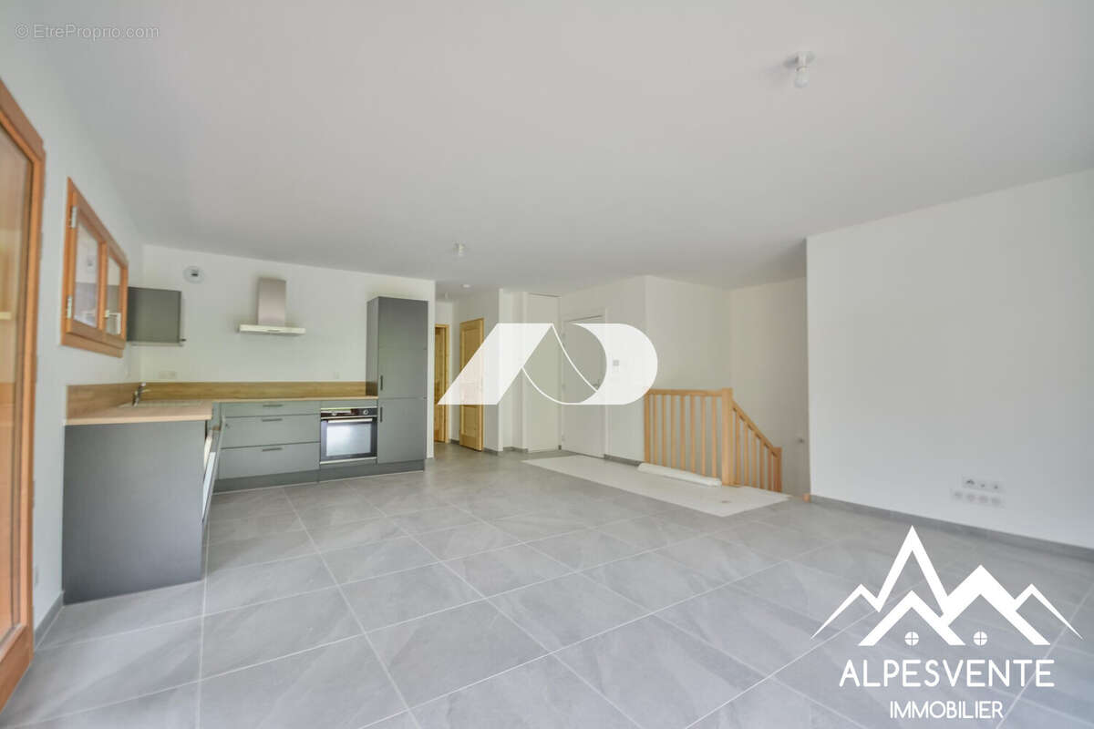 Appartement à ESSERT-ROMAND