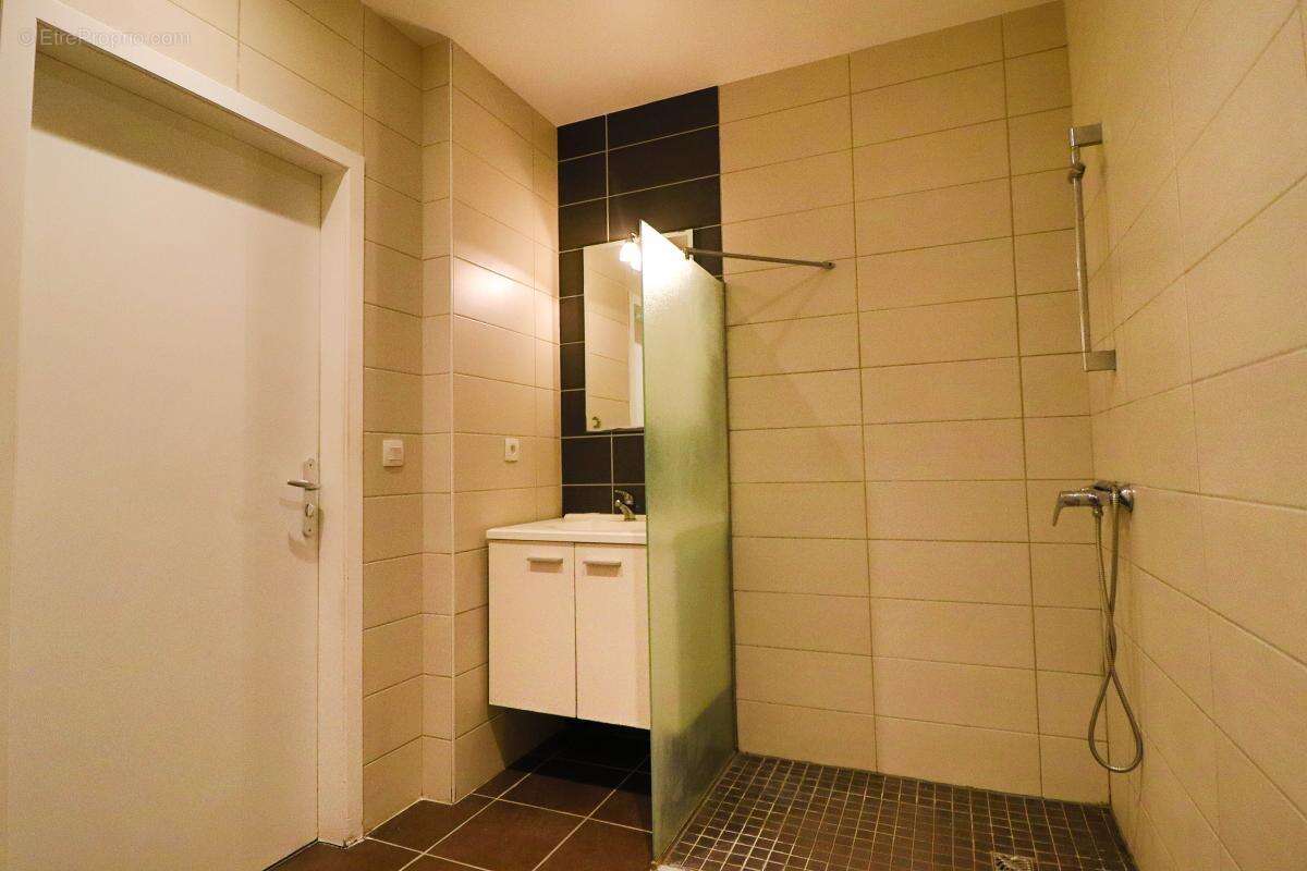 Appartement de 2 pièces avec terrasse privative de 4 m² sur jardin commun - photo 5