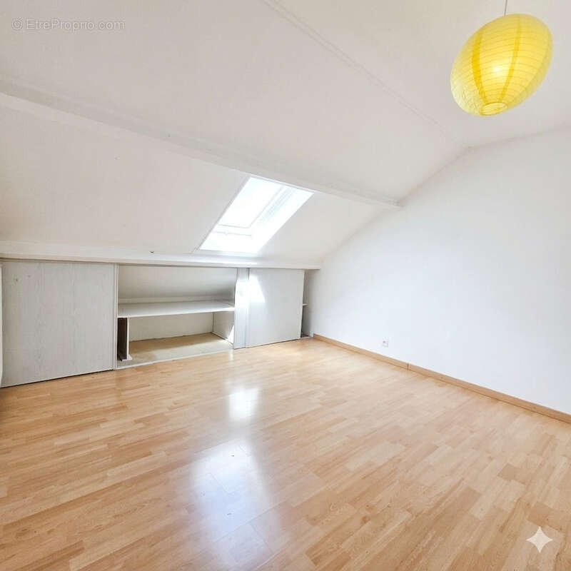 Maison à LE MESNIL-SAINT-DENIS