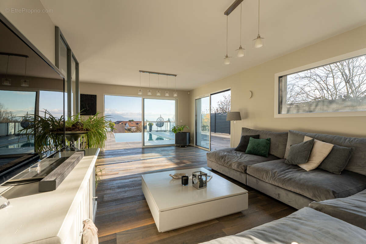 Maison à DIVONNE-LES-BAINS