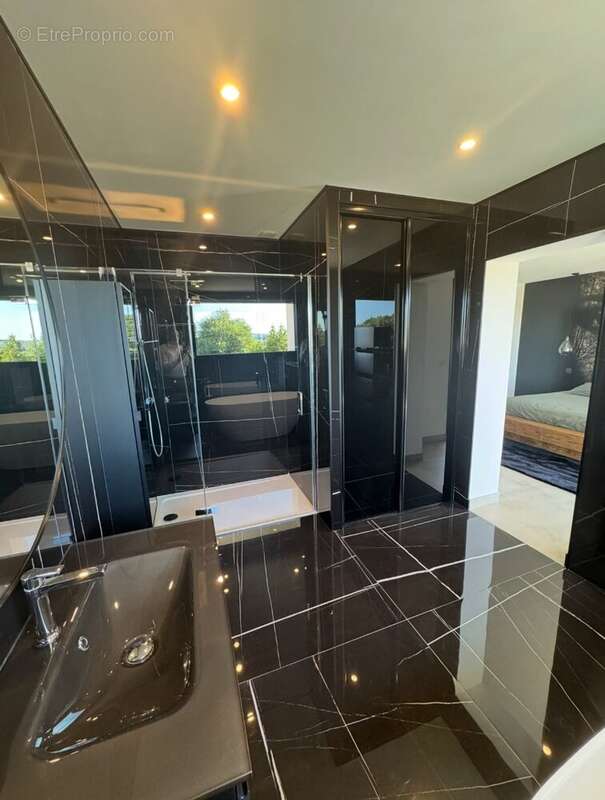 Maison à LAUDUN-L'ARDOISE