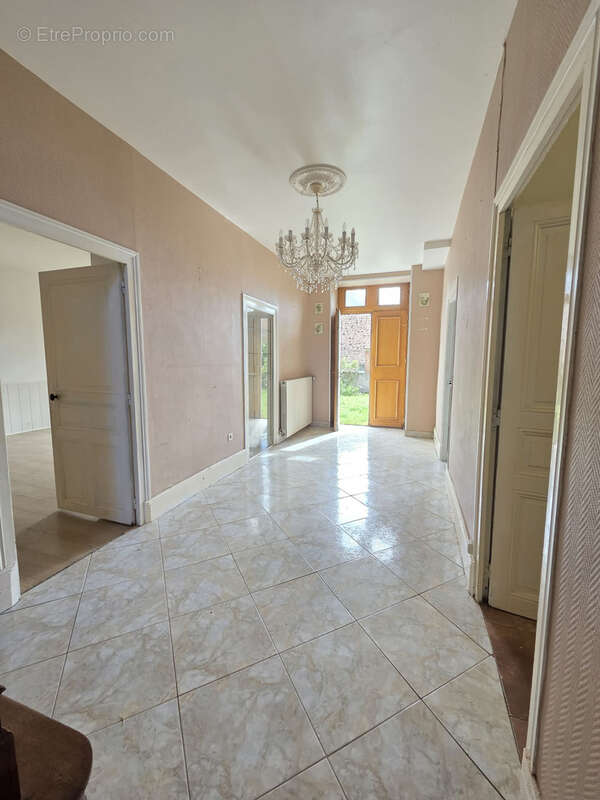 Magnifique maison de maître   165 m2 habitables   Dépendances   Fort potentiel - photo 4