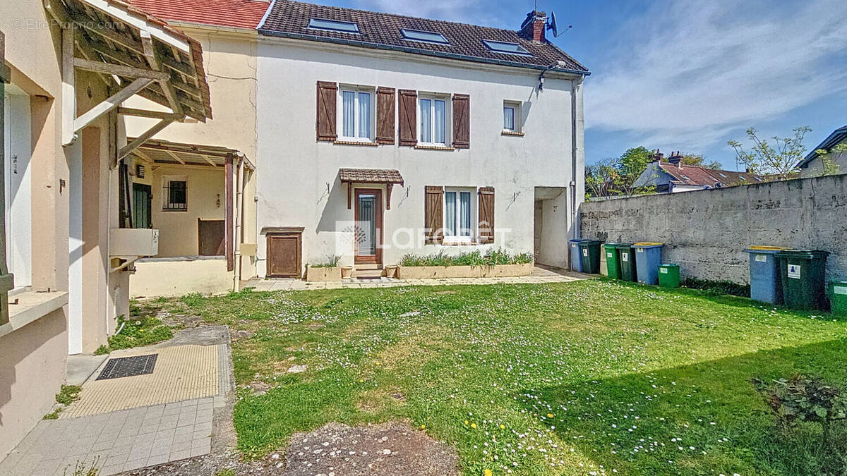 Maison à SAINT-MARTIN-DU-TERTRE