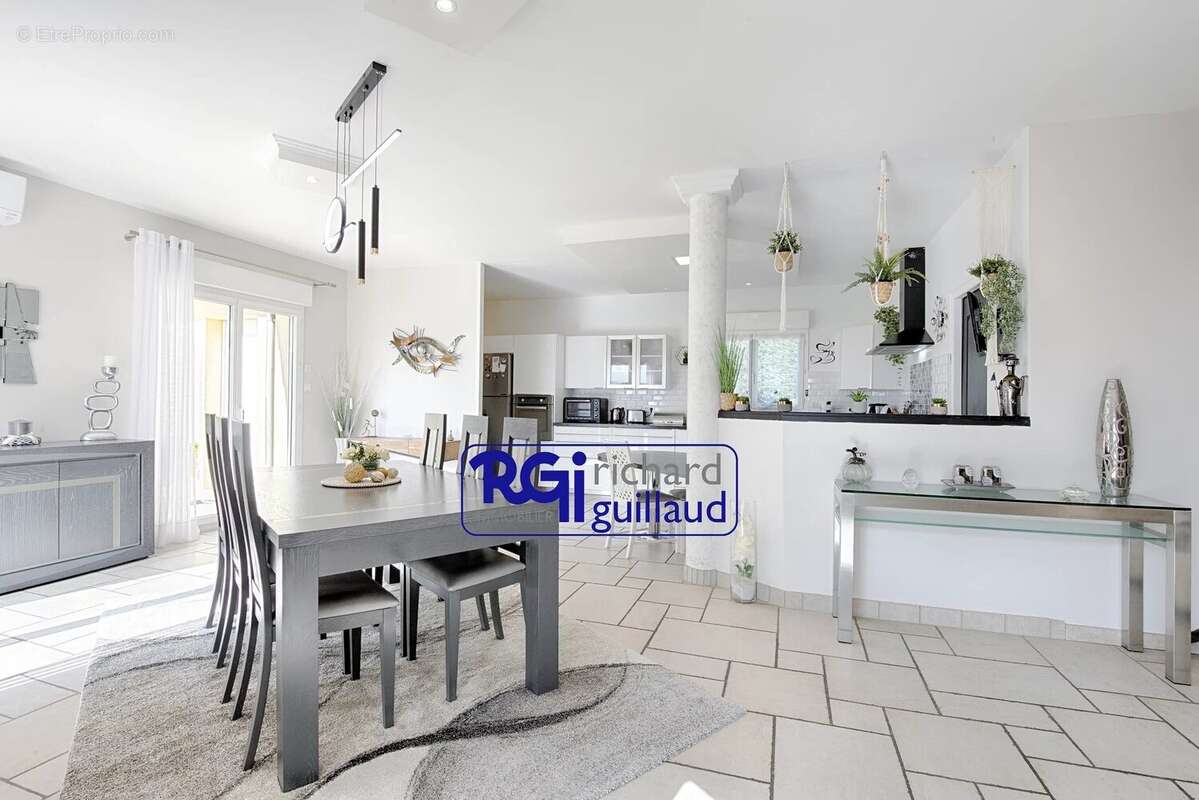 Maison à LA TOUR-DU-PIN