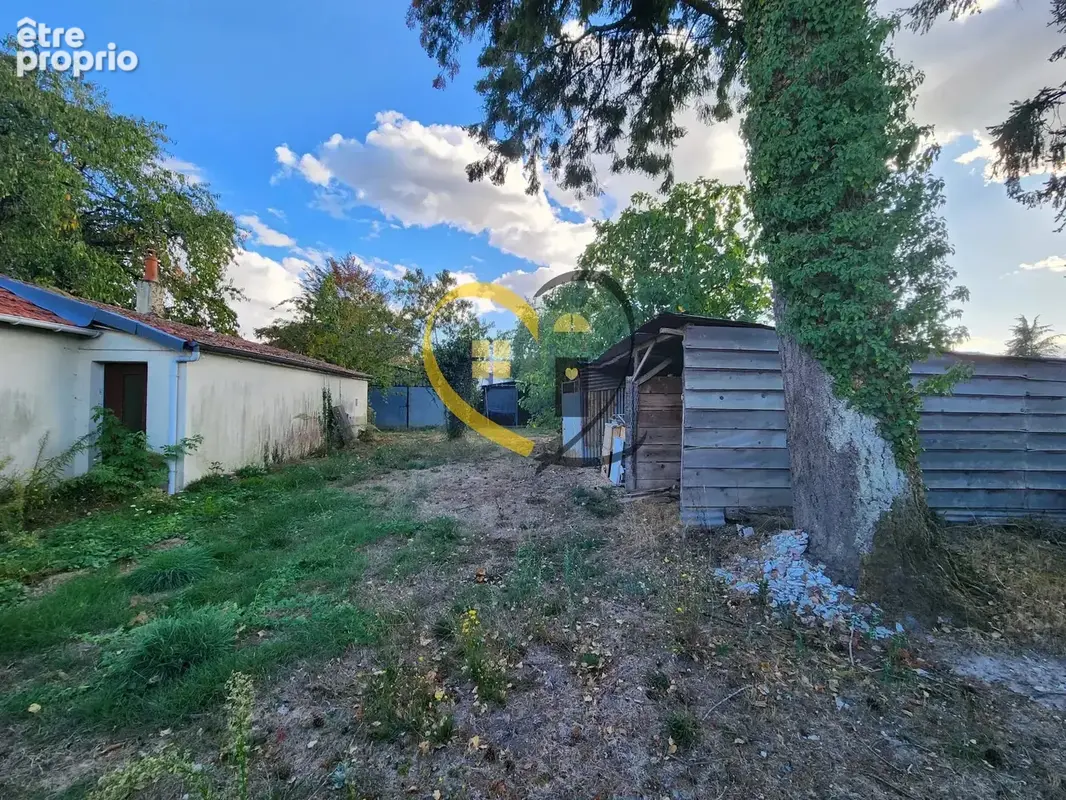 Maison à rénover avec grange et dépendances sur 1 000 m² de terrain - photo 9