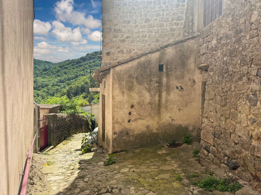 Maison à ANTRAIGUES-SUR-VOLANE