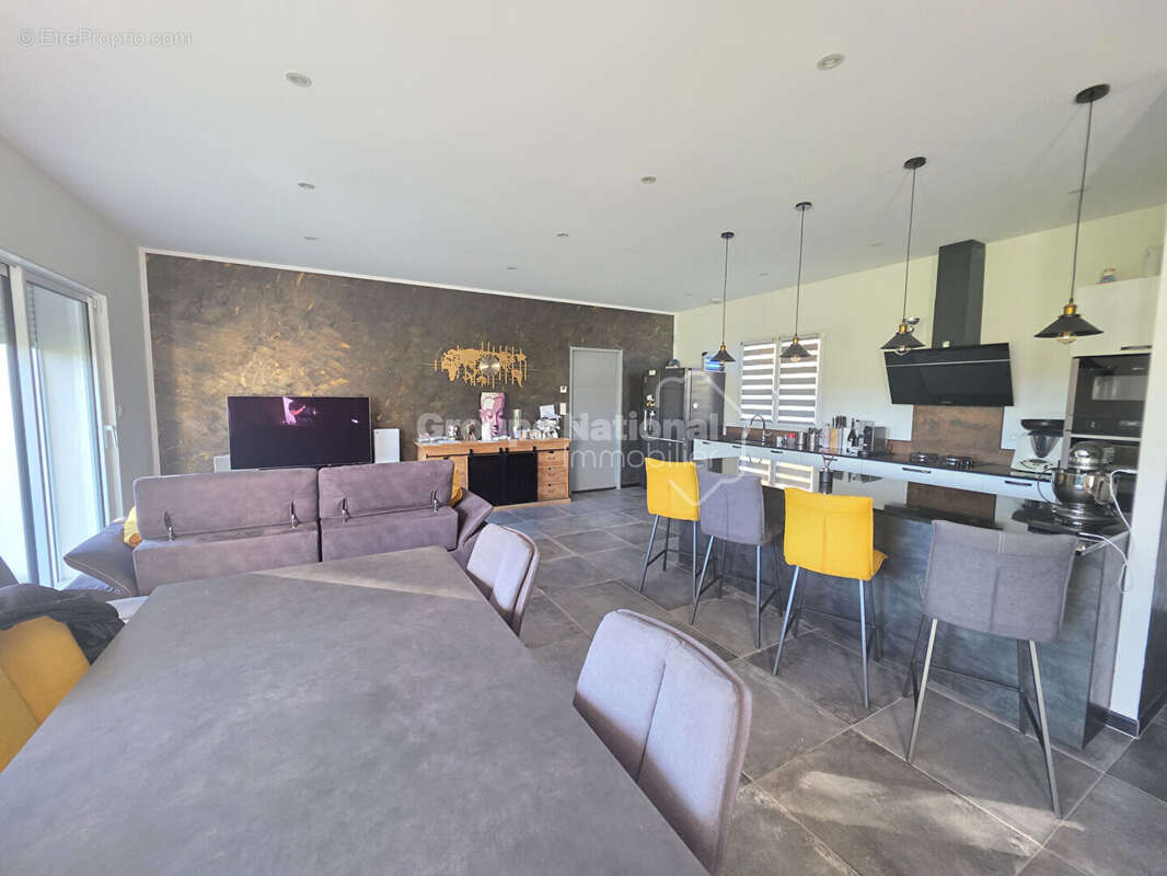 Maison à GREOUX-LES-BAINS