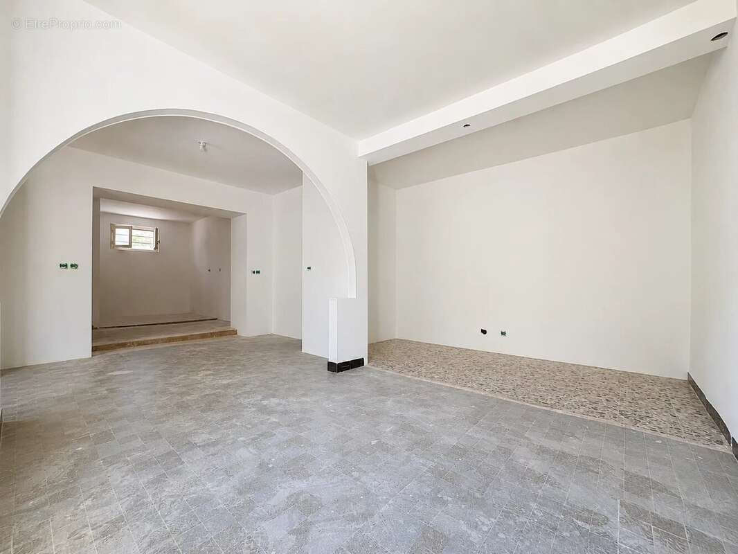 Jolie maison de ville à rénover de 107m2 avec 30m2 d'extérieur et parking - photo 8