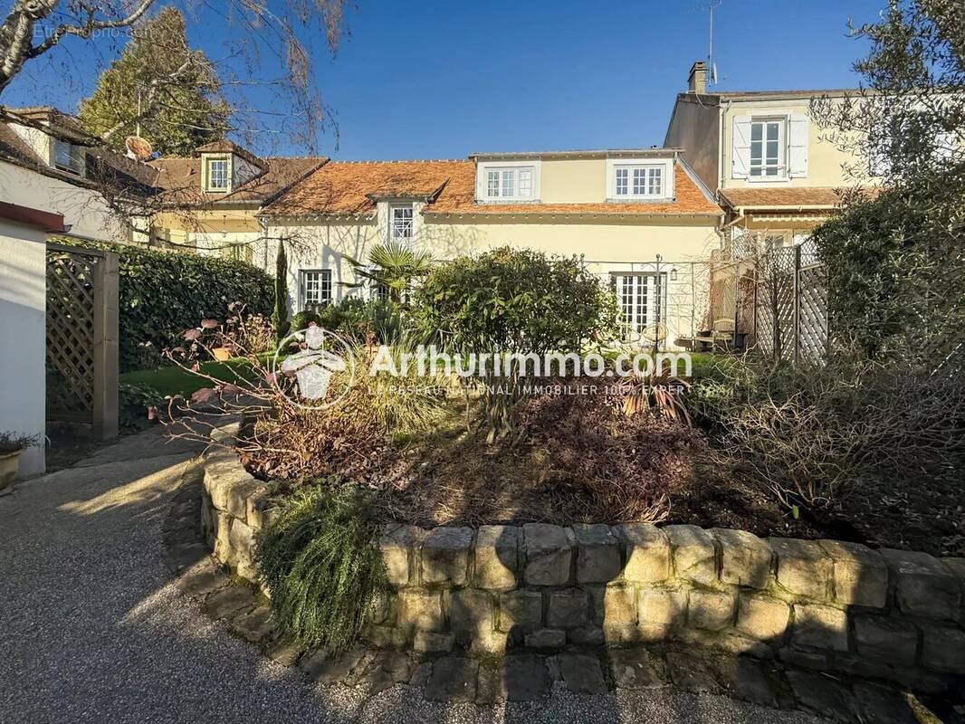 Maison à SOISY-SUR-SEINE