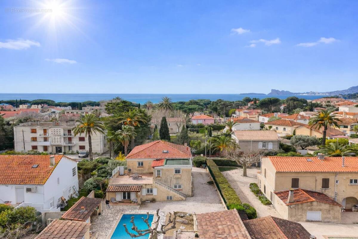 Maison à SAINT-CYR-SUR-MER