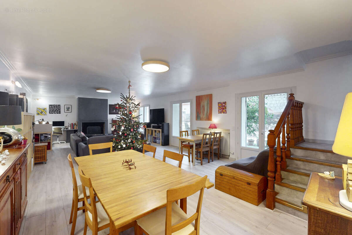 Maison à TOURRETTE-LEVENS