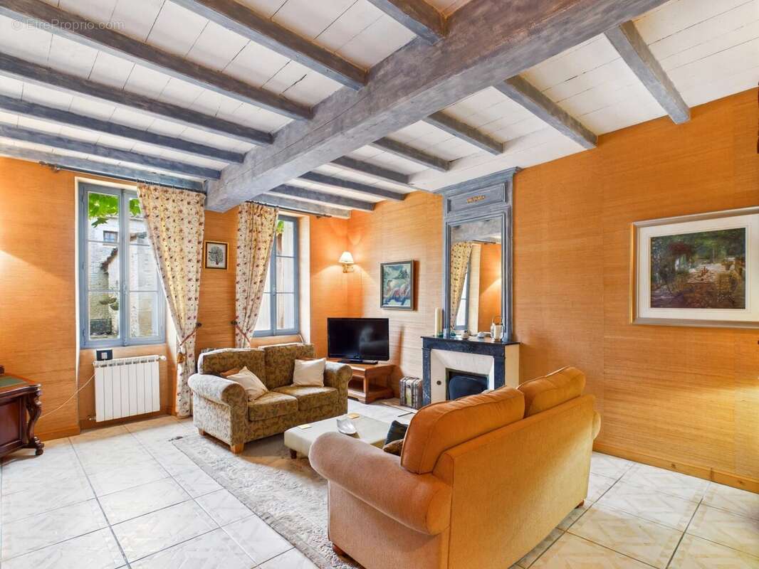 Maison à SAINT-PIERRE-DE-JUILLERS