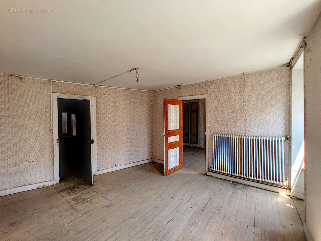 Maison à MONTAIGUT-LE-BLANC