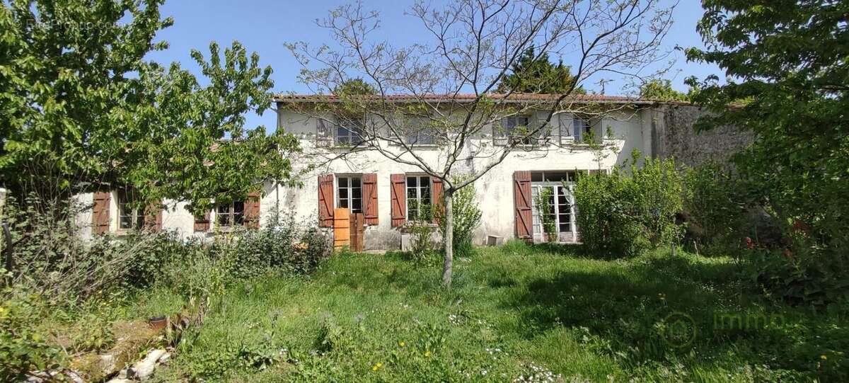 Maison à SAINT-BONNET-SUR-GIRONDE