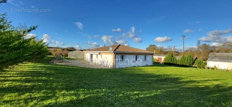 Maison à SALLES-DE-BARBEZIEUX
