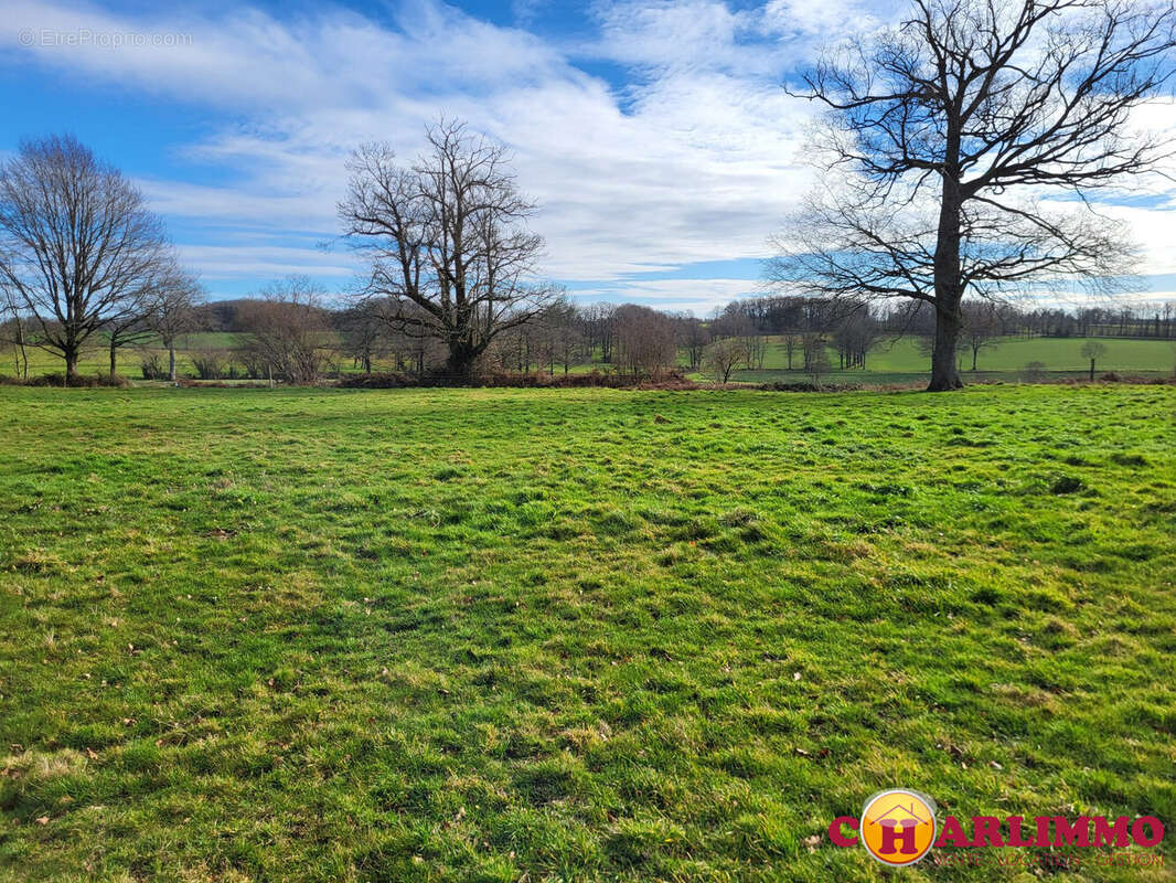 Maison à CHAILLAC-SUR-VIENNE