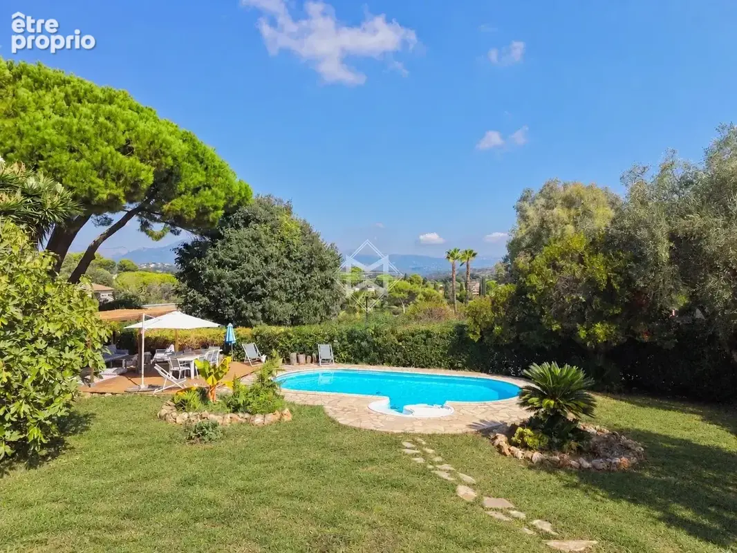 Charmante propriété provençale avec piscine, dépendances et aperçu mer - photo 2