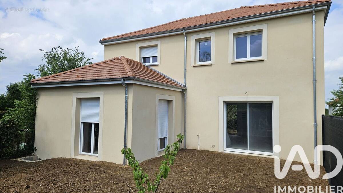 Photo 1 - Maison à MONTEREAU-FAULT-YONNE