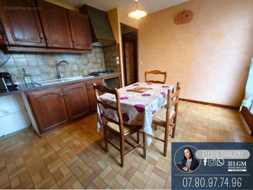 Maison à SAINT-HILAIRE-LA-GRAVELLE