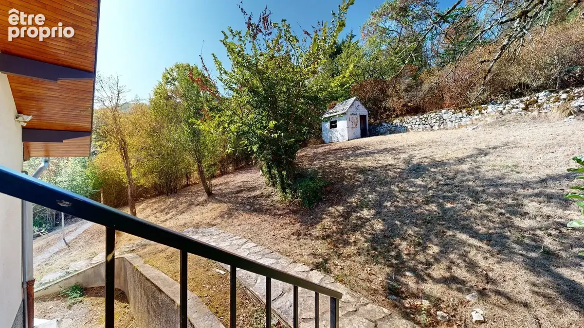 Besançon VELOTTE - Maison T8 sur terrain de 16 ares. - photo 12