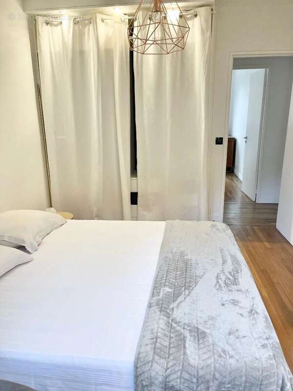 Appartement à LA GARENNE-COLOMBES