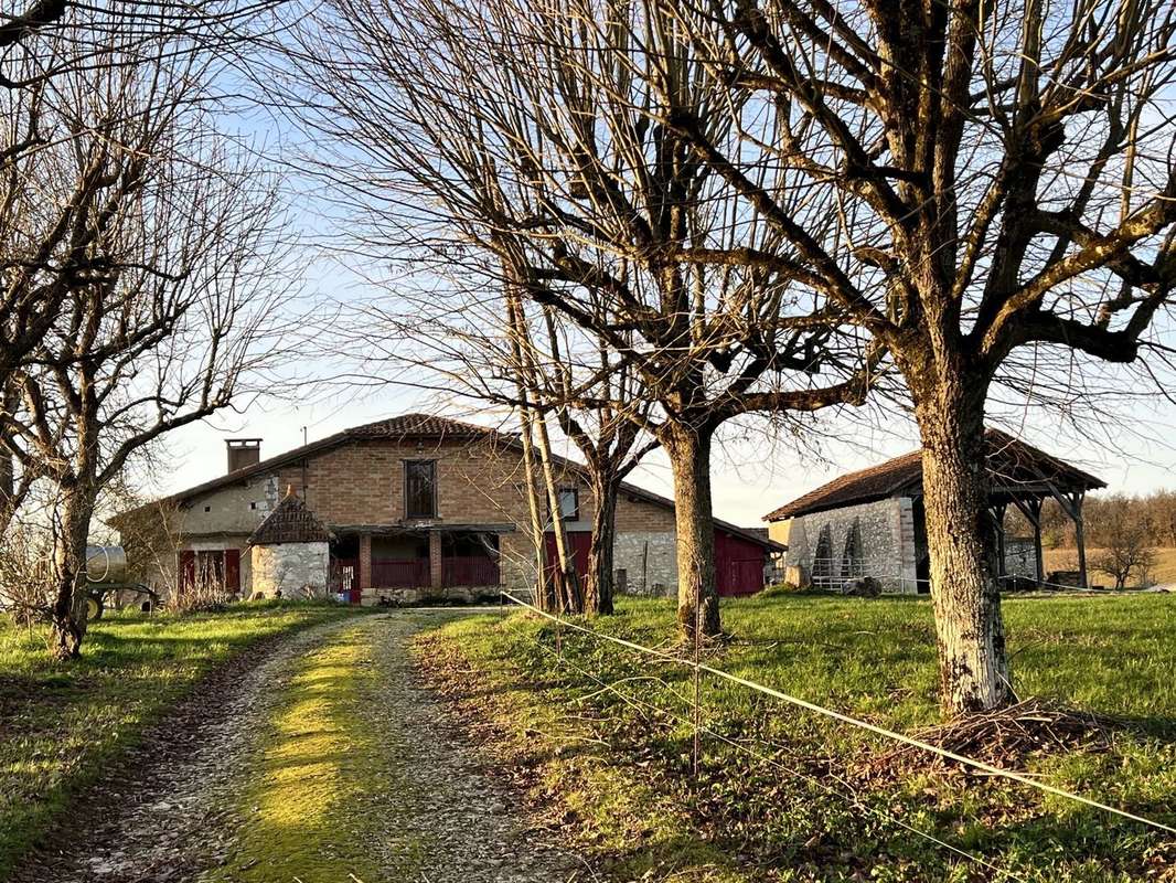 Maison à SAINT-CLAR