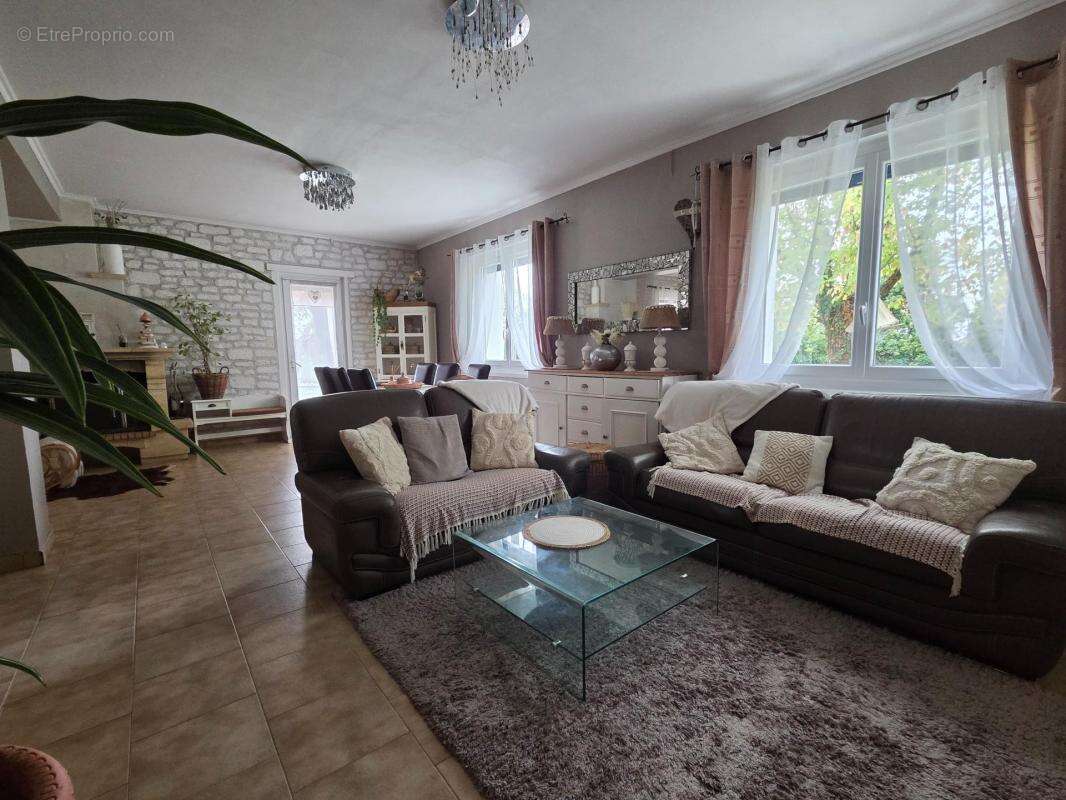 Maison à SAINT-JEAN-D&#039;ANGELY