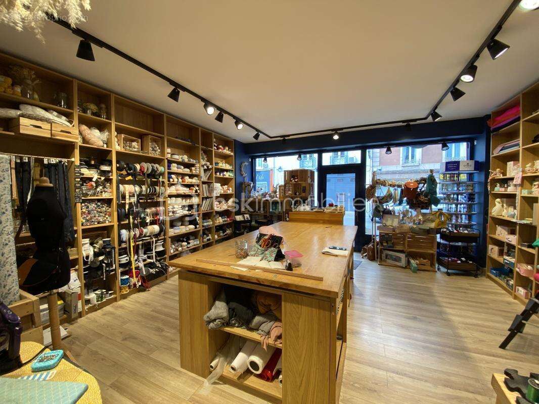 Commerce à MEXIMIEUX