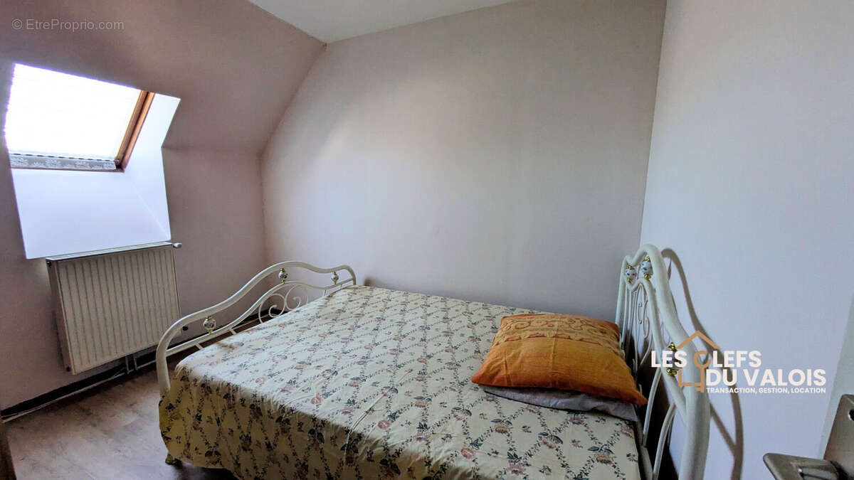 chambre 2 - Maison à CREPY-EN-VALOIS