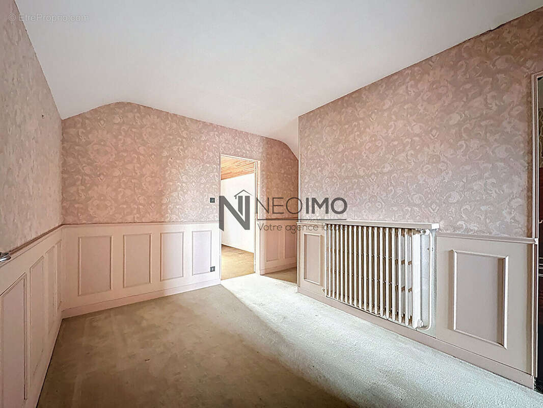 Maison à NEUFCHATEAU