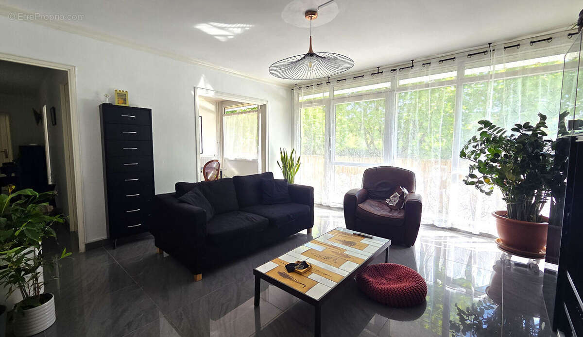 Appartement à HOUILLES