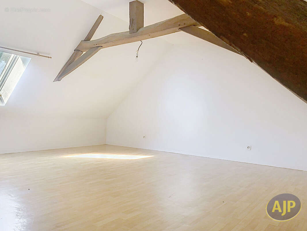 Maison à GRUGE-L'HOPITAL