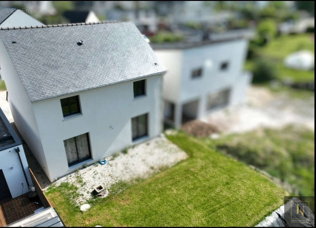 Maison à LOCQUELTAS
