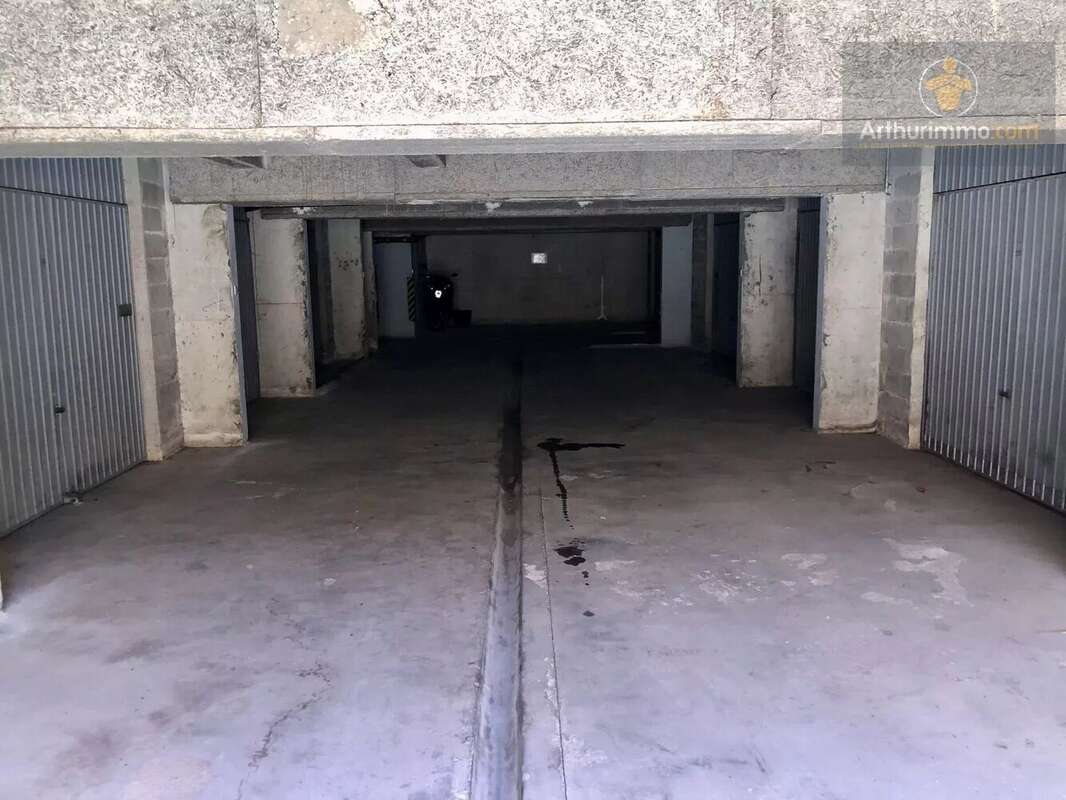 Parking à SAINT-MANDRIER-SUR-MER