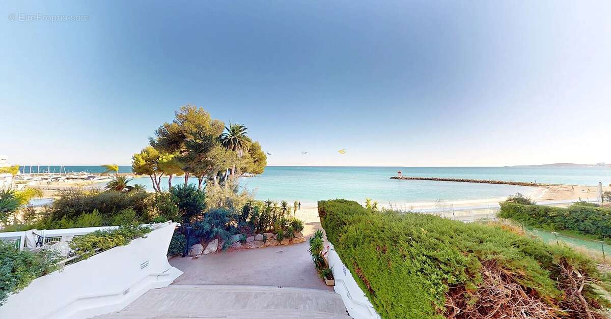 Appartement à VILLENEUVE-LOUBET