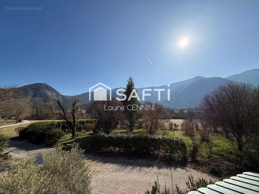 Maison 195 m² à Savoillan  - photo 2