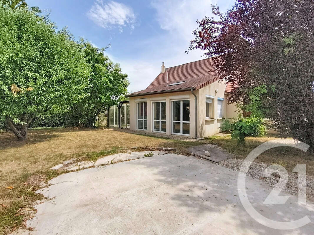 Maison 180 m² à Arces-Dilo  - photo 13