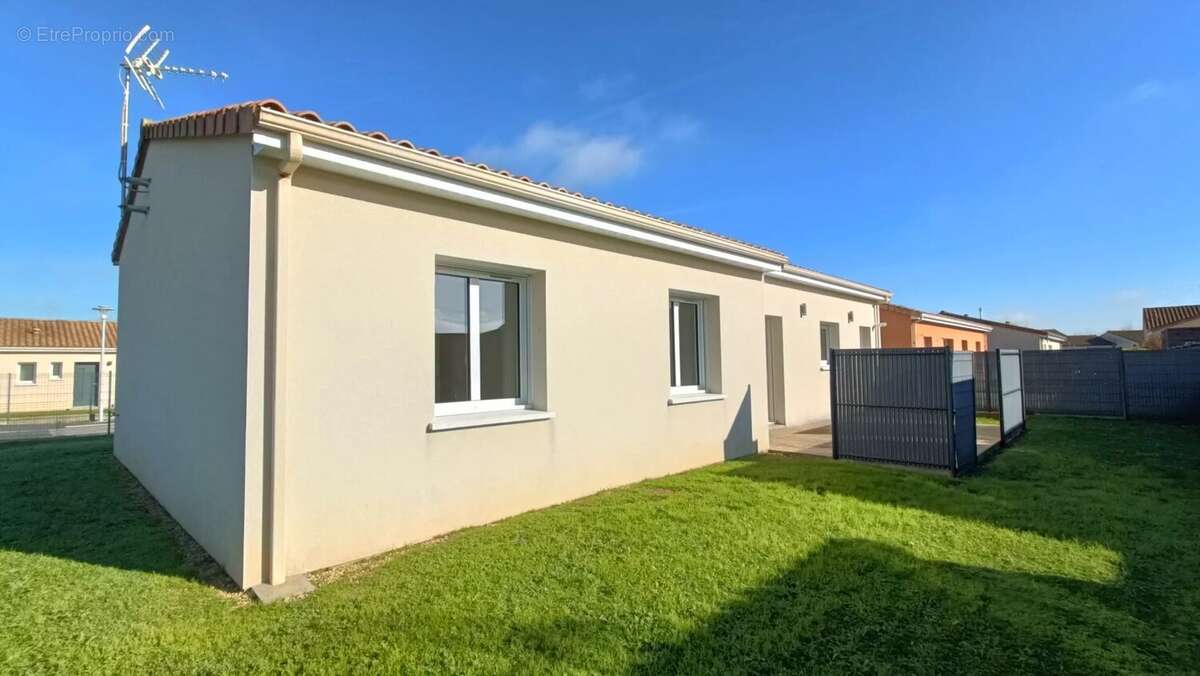 Maison à NEUVILLE-DE-POITOU