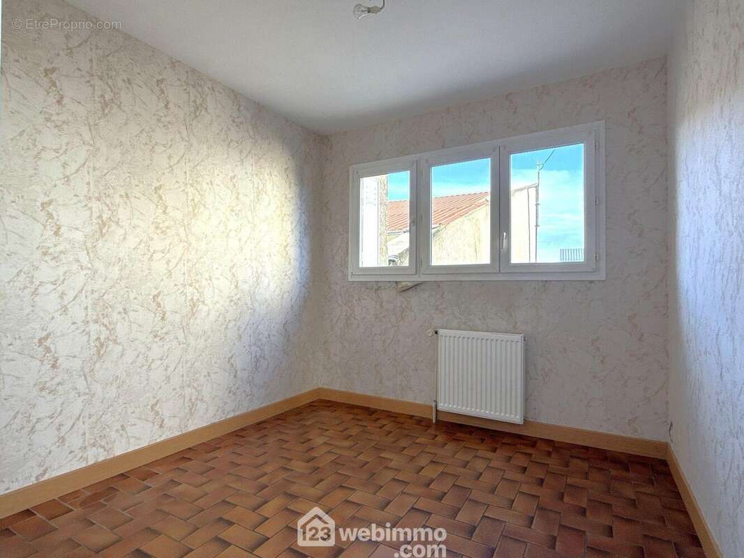 Un bureau (7, 36 m2), - Maison à BUXEROLLES