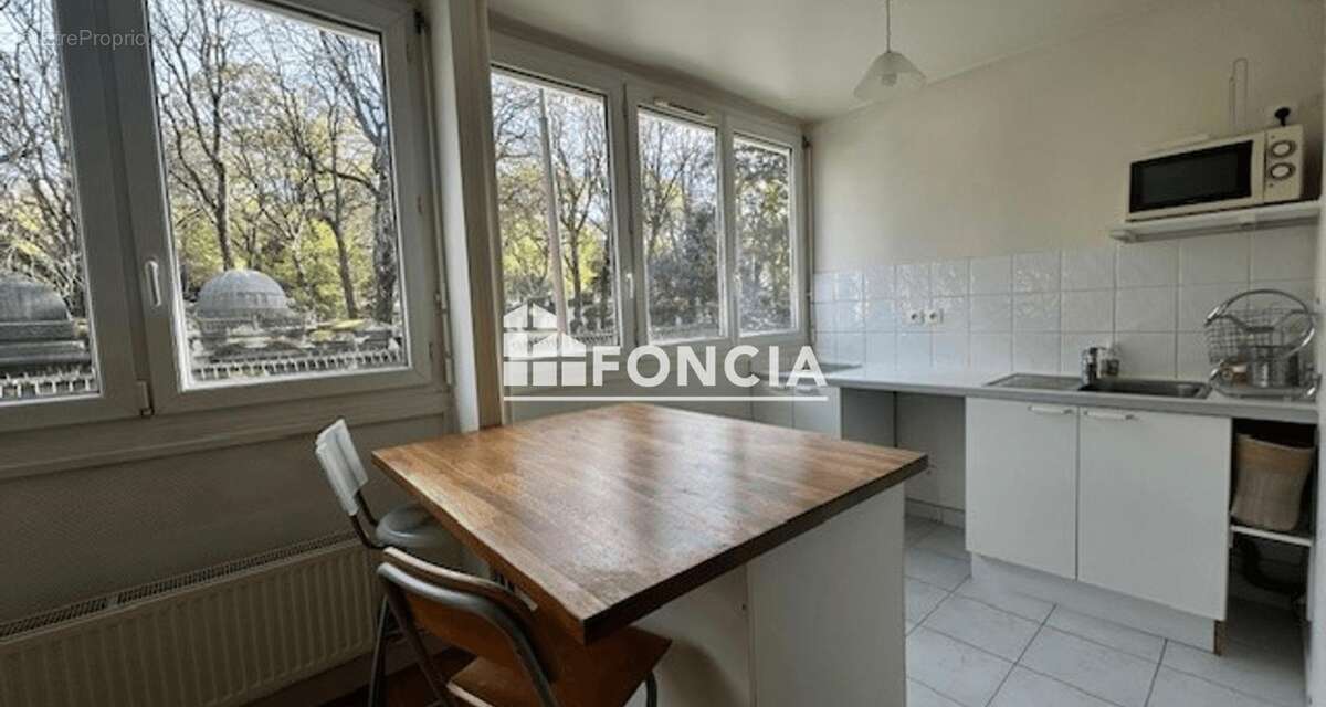 Appartement à PARIS-20E