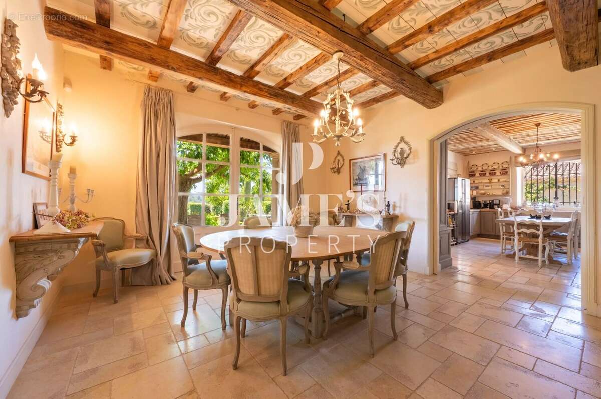 Maison 349 m² à Paradou  - photo 9