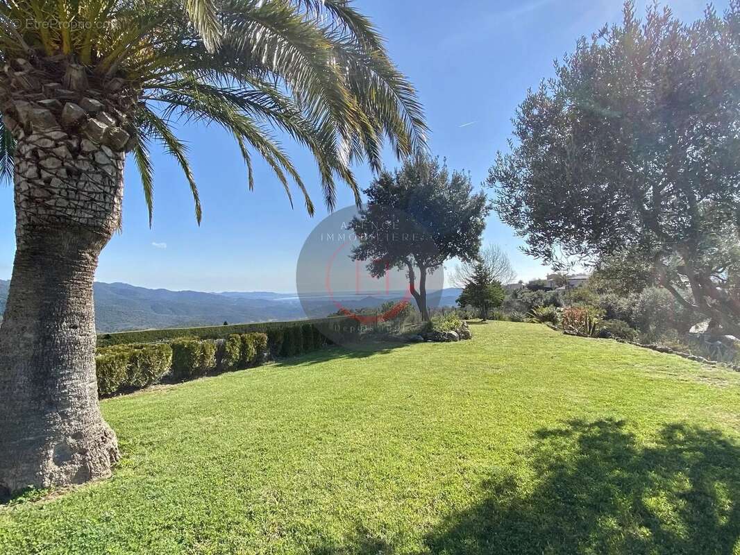 Maison à LES ADRETS-DE-L&#039;ESTEREL