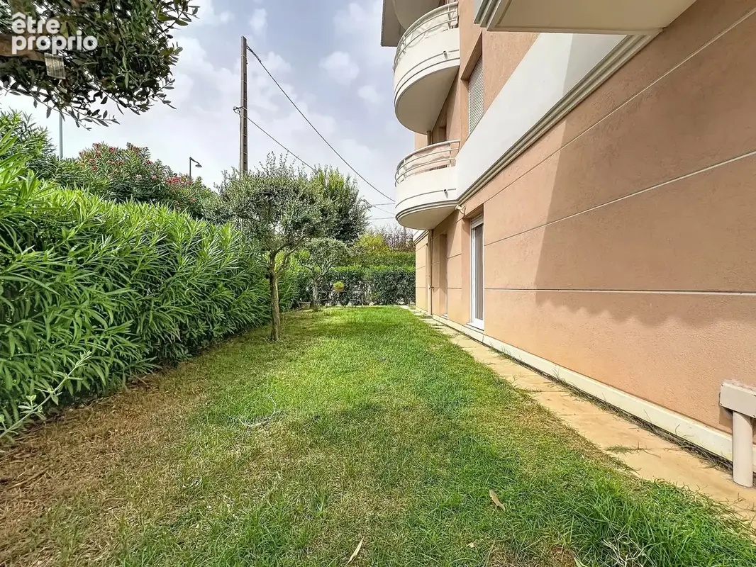 Antibes – t3 61 m² – jardin privatif 125 m² – piscine – parking - photo 14