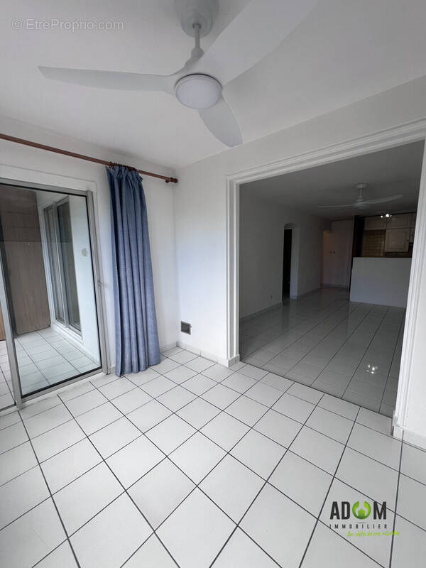 Terrasse, Séjour, Cuisine photo 1 - Appartement à SAINT-DENIS